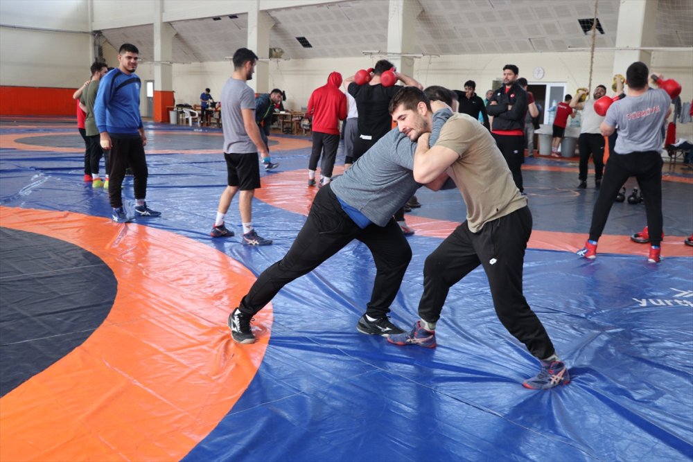 İşitme Engelli Milli Güreşçiler Olimpiyat Hedefiyle Ter Döküyor