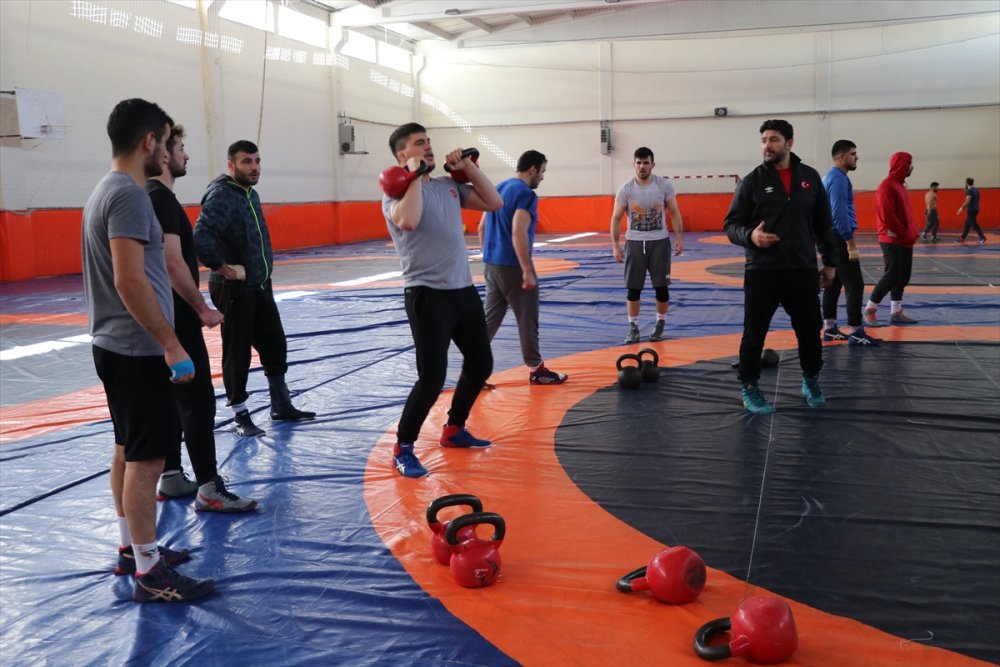 İşitme Engelli Milli Güreşçiler Olimpiyat Hedefiyle Ter Döküyor