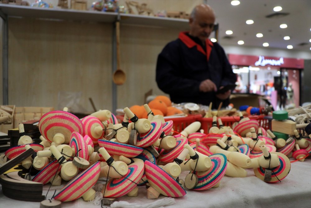 Rengarenk Topaçlarla Geçmişten Geleceğe Mutluluk