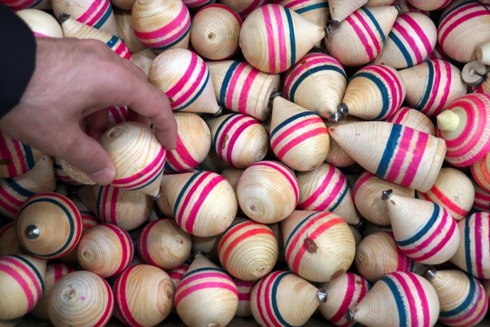 Rengarenk Topaçlarla Geçmişten Geleceğe Mutluluk