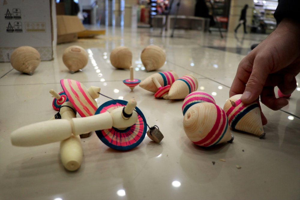 Rengarenk Topaçlarla Geçmişten Geleceğe Mutluluk