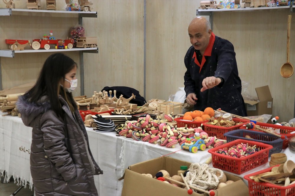 Rengarenk Topaçlarla Geçmişten Geleceğe Mutluluk