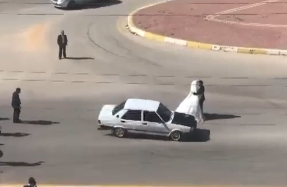 Antalya’da Gelin İle Damadın Etrafında Tehlikeli Drift