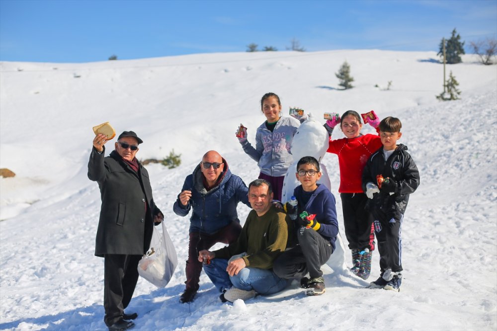 Antalya'da Vatandaşlar Karın Keyfini Çıkardı