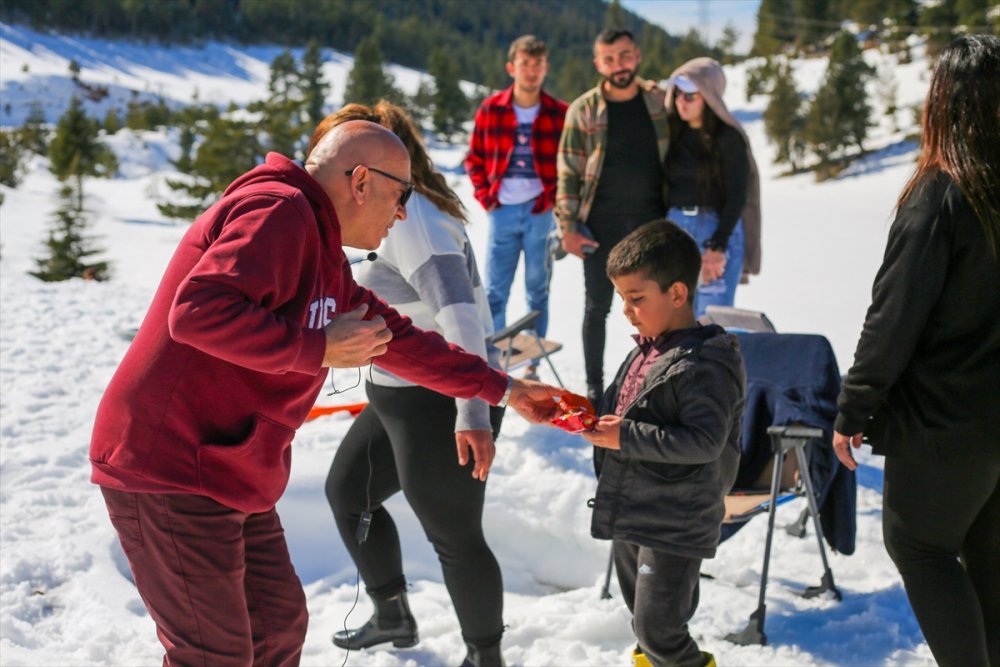 Antalya'da Vatandaşlar Karın Keyfini Çıkardı