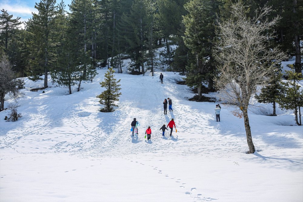 Antalya'da Vatandaşlar Karın Keyfini Çıkardı