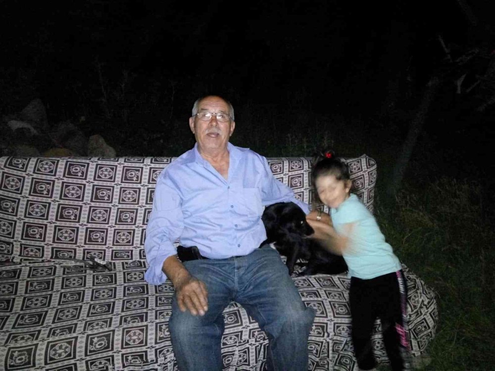 ‘Can Yoldaşım’ Dediği Köpek İçin Gözyaşı Döküyor