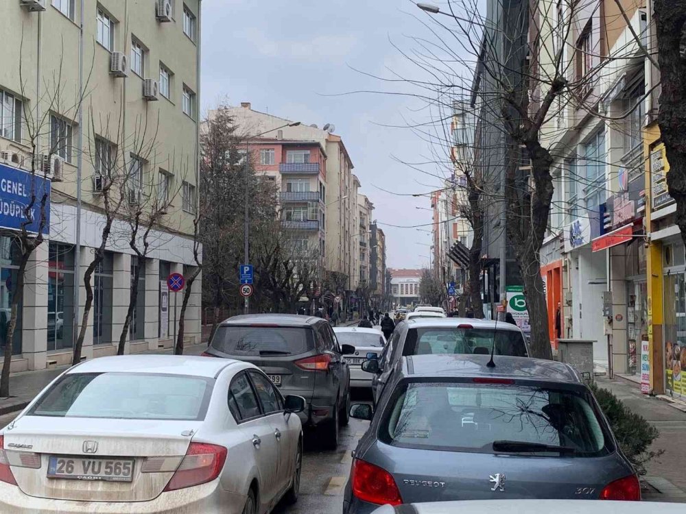 Çift Sıra Park Çilesi Eskişehir'de de Bitmiyor