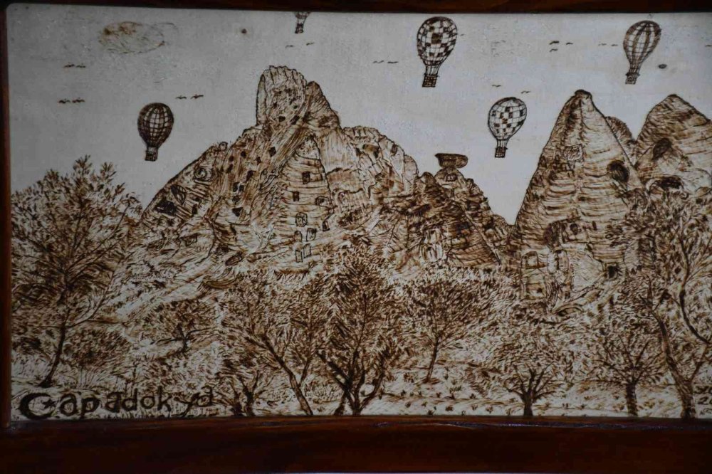 Mimar Olamadı Ama Hayallerini Ahşaba Resmediyor