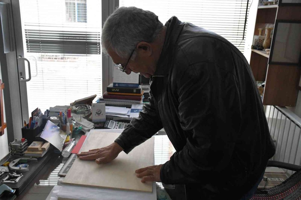 Mimar Olamadı Ama Hayallerini Ahşaba Resmediyor