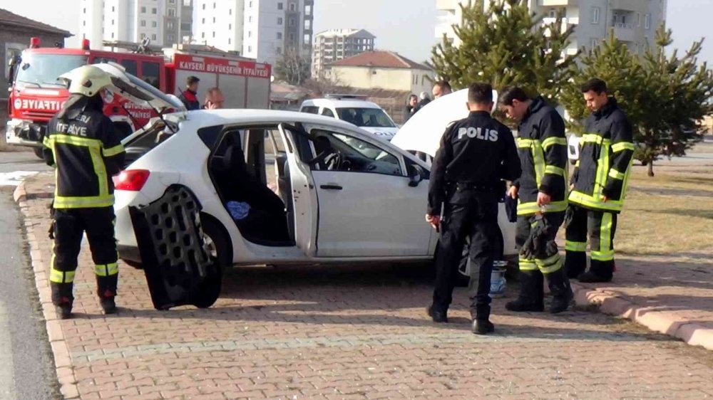 Otomobildeki Piknik Tüpünden Sızan Gaz Patladı: 1 Yaralı