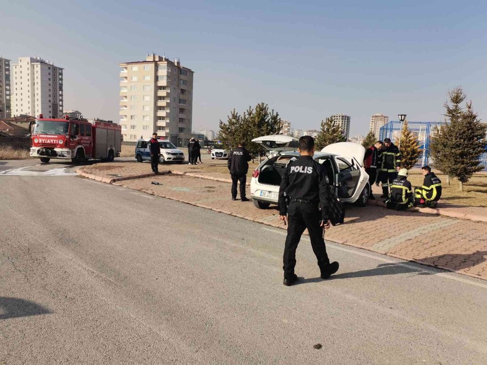 Otomobildeki Piknik Tüpünden Sızan Gaz Patladı: 1 Yaralı