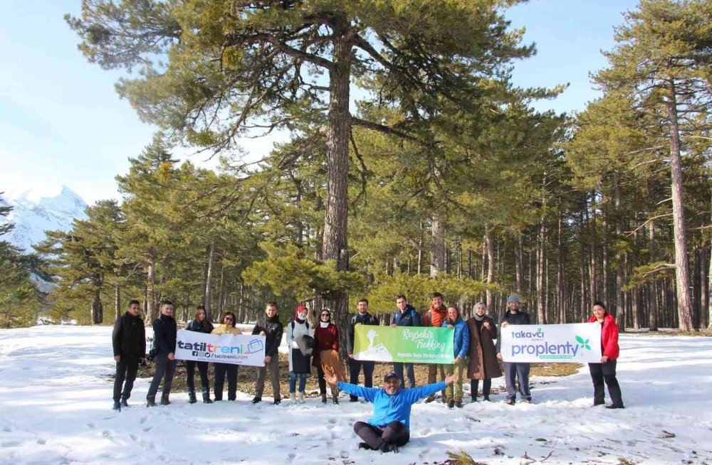 Konya’da Doğa Tutkunlarından Kar Yürüyüşü