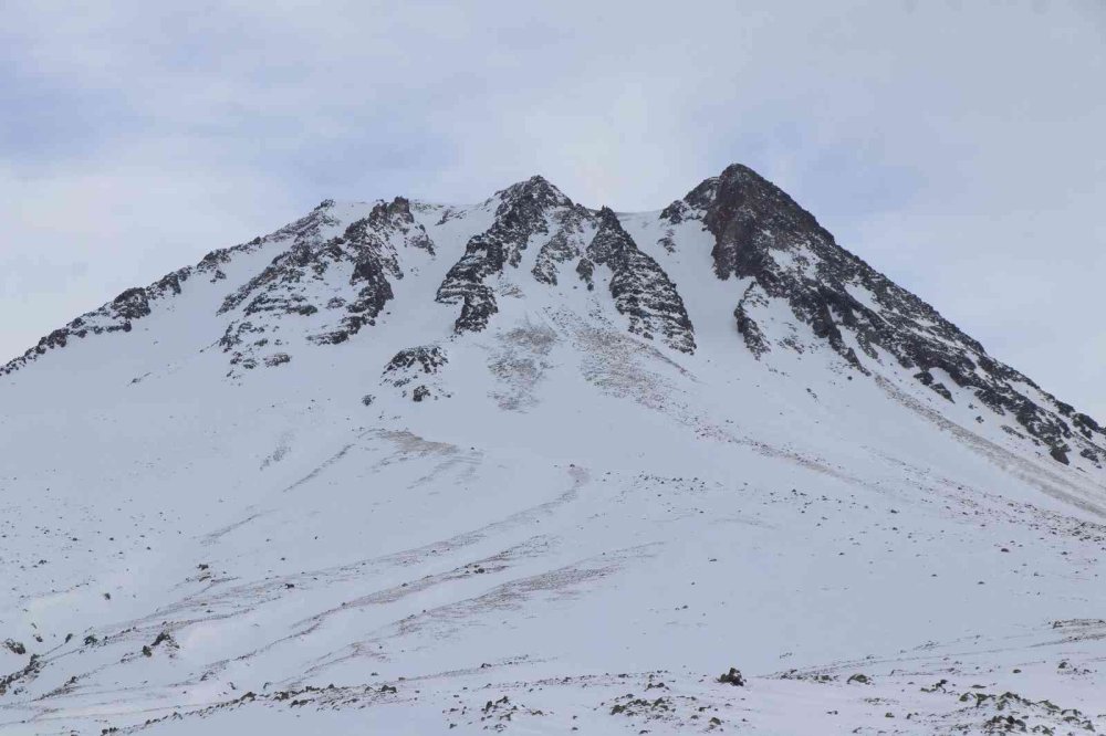 Bu Yol Karlı Dağa Gider!