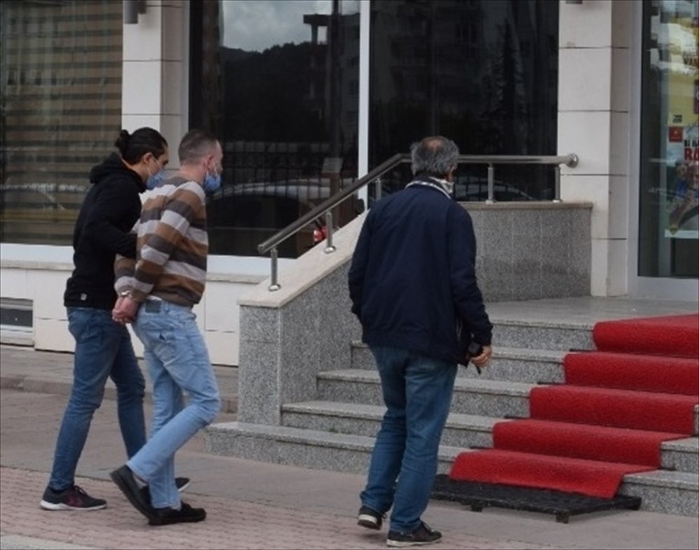 Antalya'da Silahla 3 Kişiyi Yaralayan Zanlı Tutuklandı