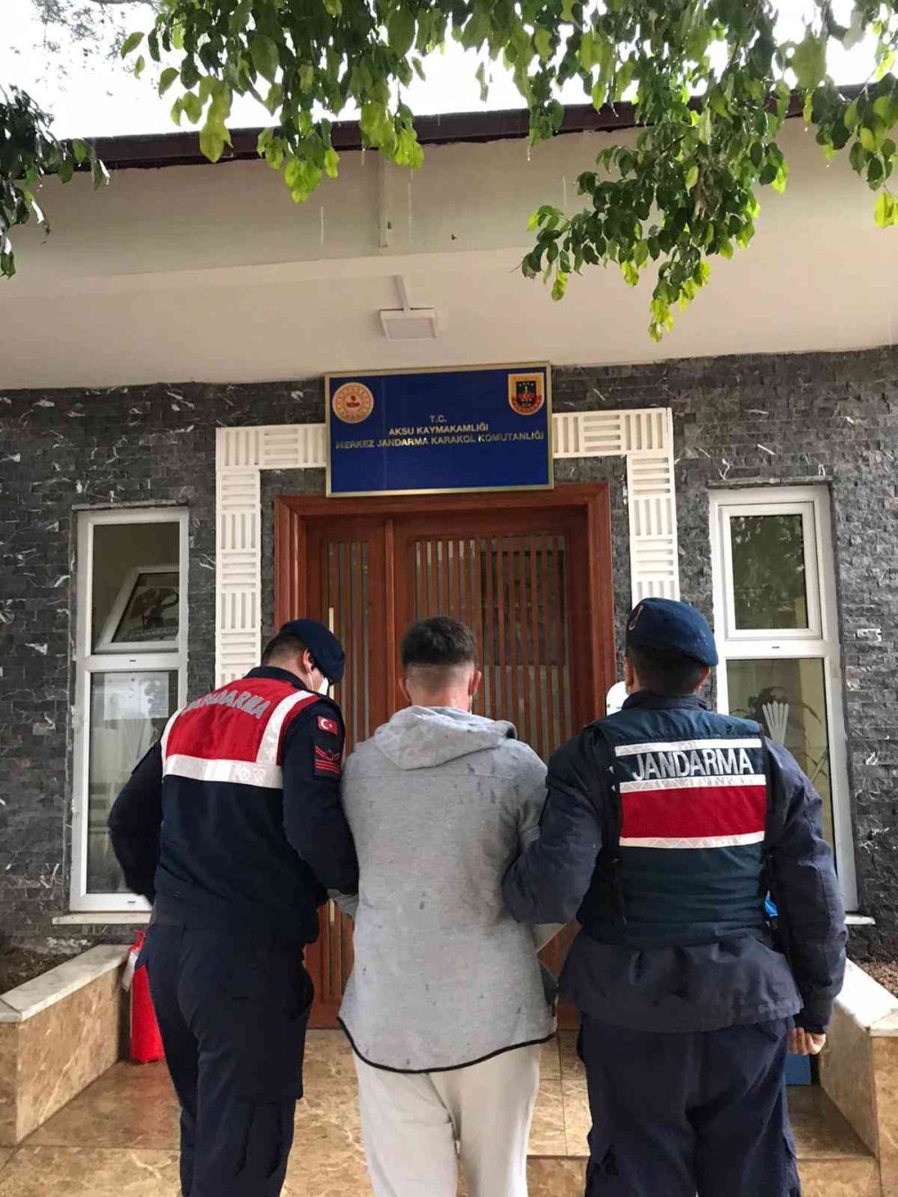 Aranan Şahıs Sonunda Yakayı Ele Verdi