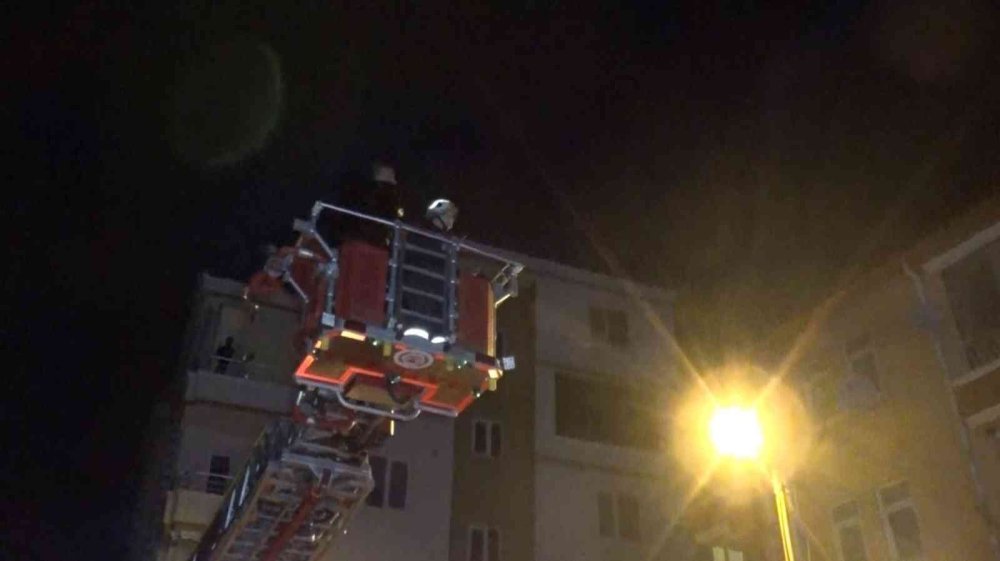 Karısına Kızan Koca Çocuklarını Rehin Aldı