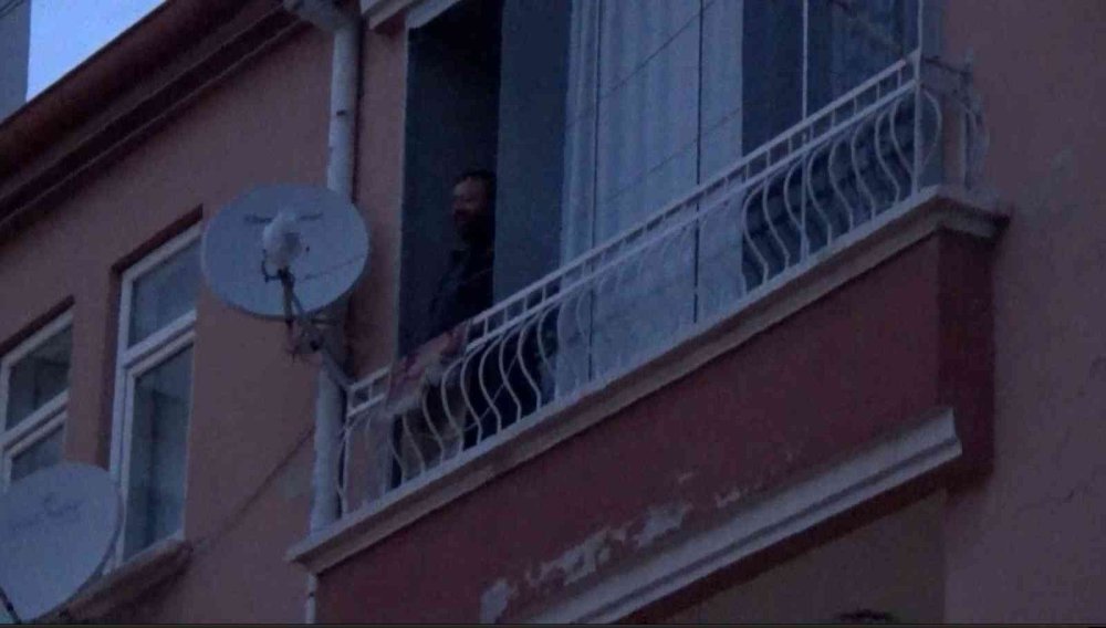 Karısına Kızan Koca Çocuklarını Rehin Aldı