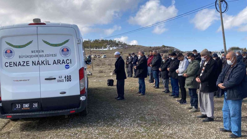 Kocasının Katlettiği Genç Kadın Gülnar'da Defnedildi