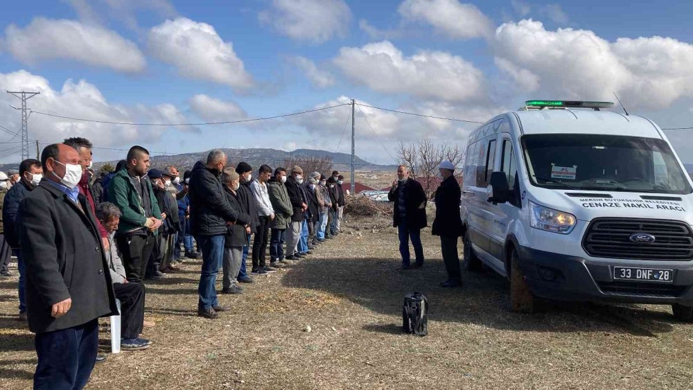 Kocasının Katlettiği Genç Kadın Gülnar'da Defnedildi