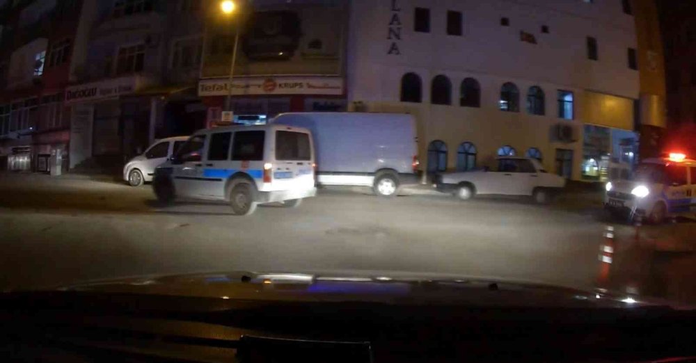 4 Ayrı Suçtan Aranıyordu, Yakalanınca Basına Sardı