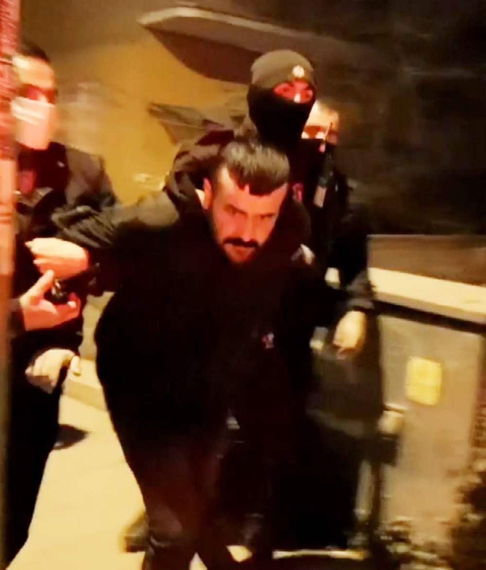 4 Ayrı Suçtan Aranıyordu, Yakalanınca Basına Sardı