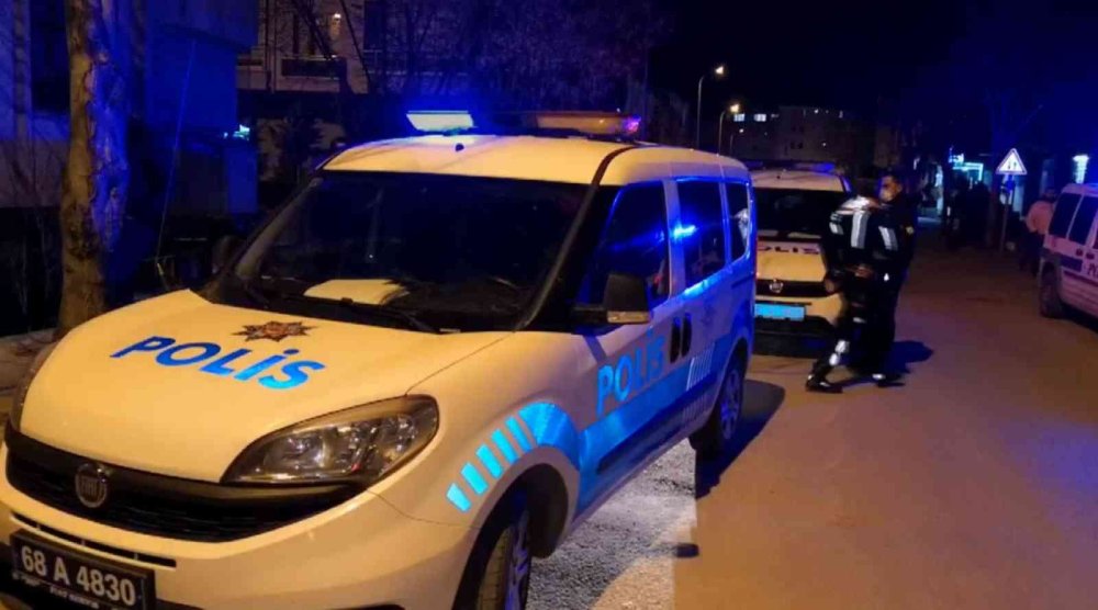 4 Ayrı Suçtan Aranıyordu, Yakalanınca Basına Sardı