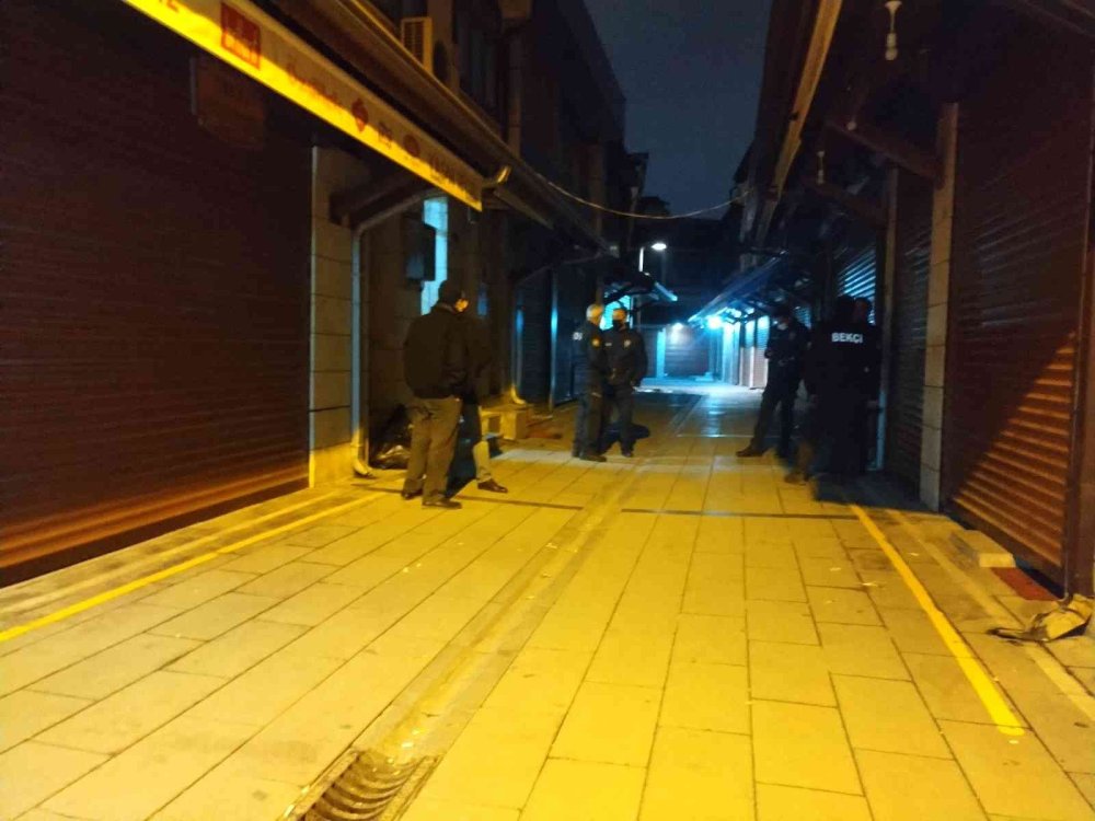 27 Yaşındaki Genç Umumi Tuvalette Ölü Bulundu