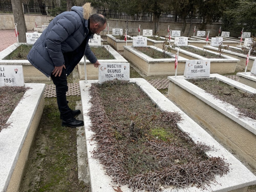 Yıllar Sonra Dedelerinin Mezarına Ulaştılar