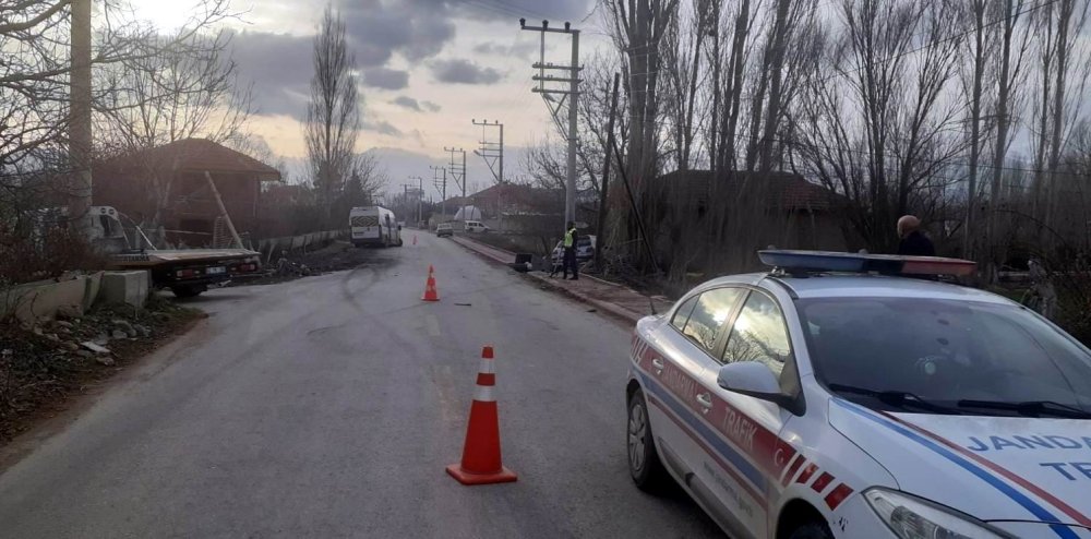 Konya’da Öğrenci Servisi İle Otomobil Çarpıştı: 14 Yaralı