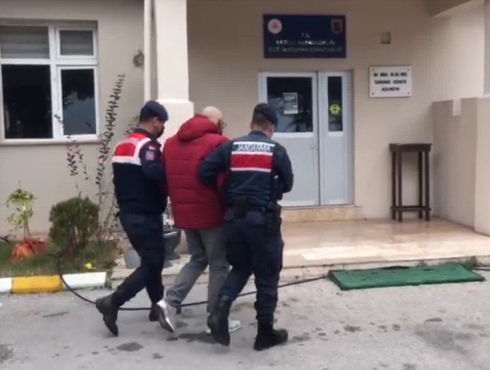 Mersin'de Apartman Dairesinde Kenevir Yetiştiren Zanlı Yakalandı