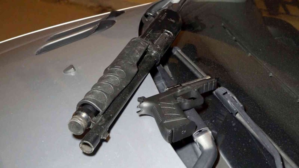 Aksaray'da Silahla Yakalanınca Bir Birlerini Sattılar