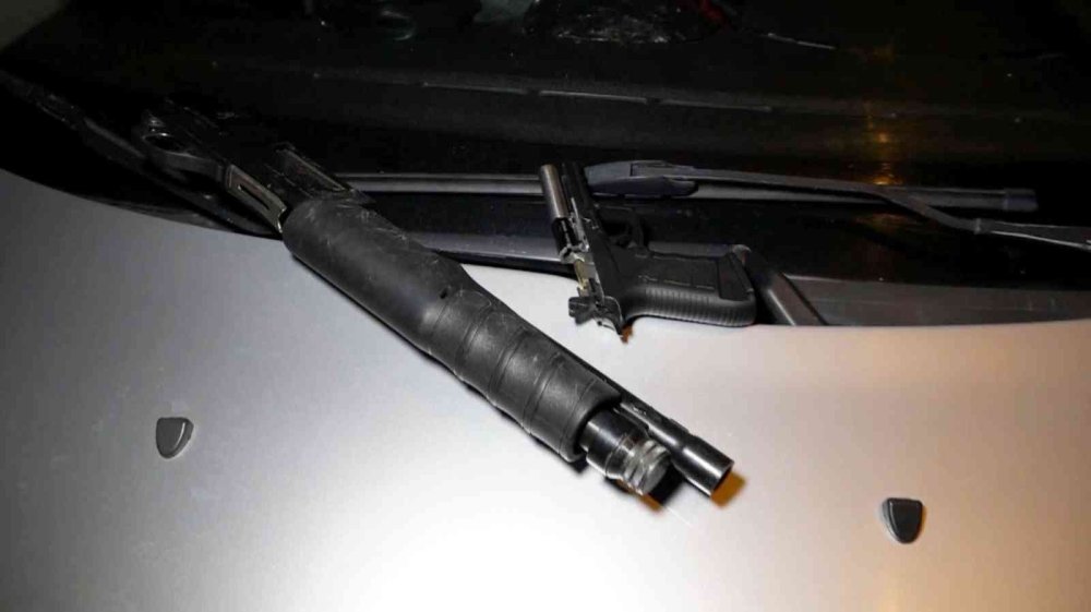 Aksaray'da Silahla Yakalanınca Bir Birlerini Sattılar