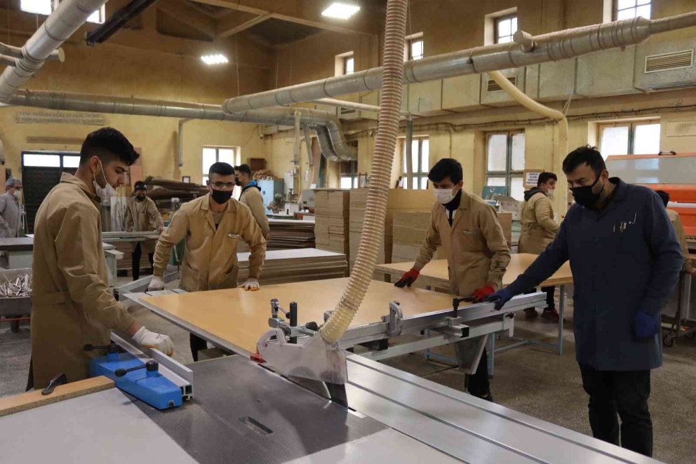 Fabrika Değil, Meslek Lisesi