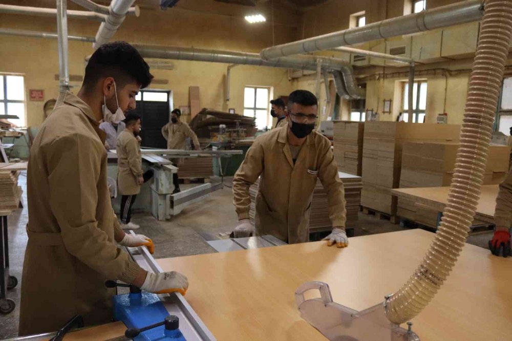 Fabrika Değil, Meslek Lisesi