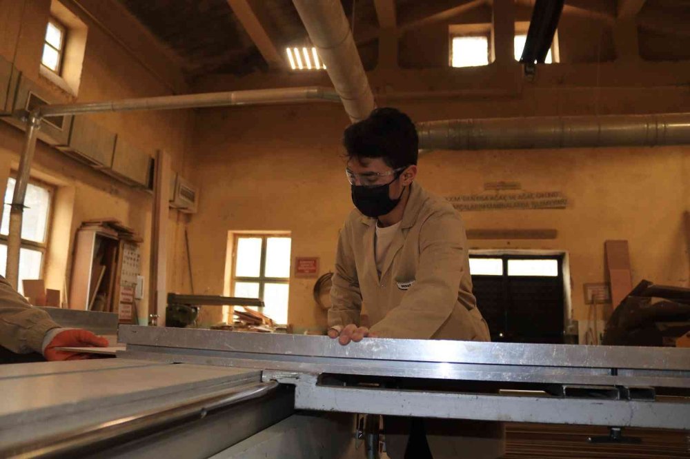 Fabrika Değil, Meslek Lisesi