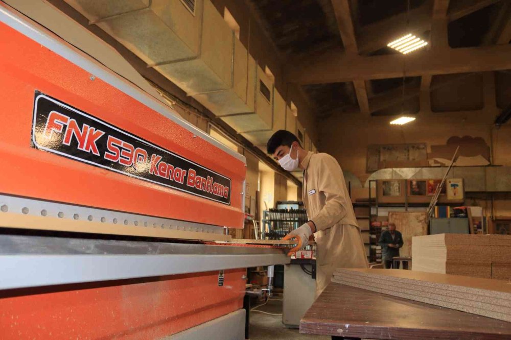 Fabrika Değil, Meslek Lisesi