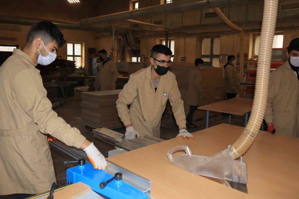 Fabrika Değil, Meslek Lisesi