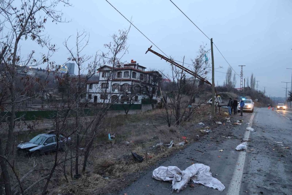 Kayseri'de Otomobil Tarlaya Uçtu