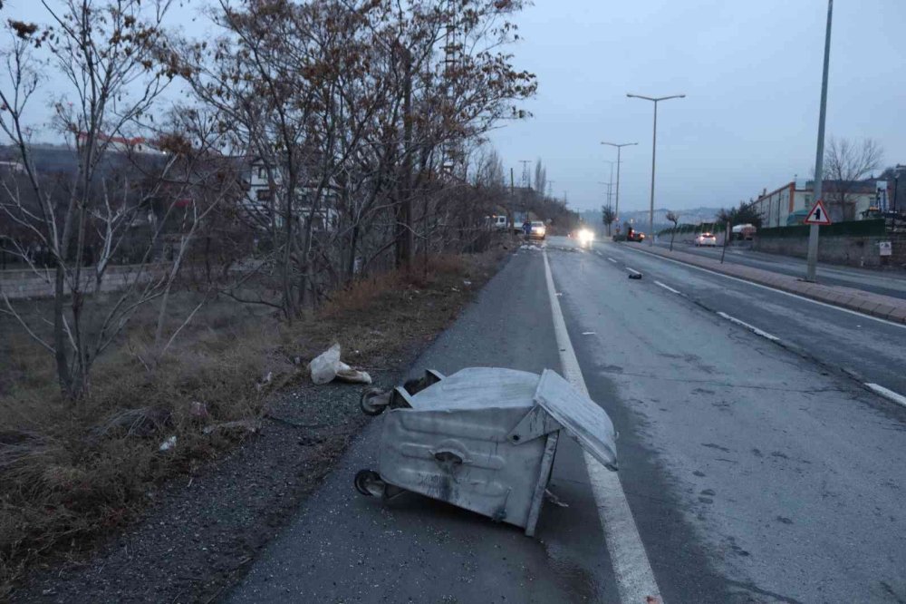 Kayseri'de Otomobil Tarlaya Uçtu