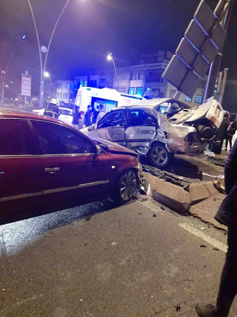 Kayseri'de Otomobiller Çarpıştı: 2 Yaralı