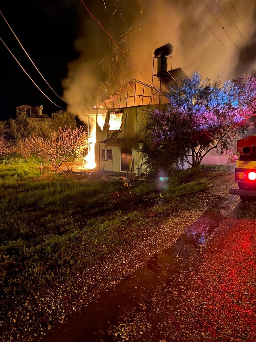 Manavgat'ta Ev Yandı :1 Ölü