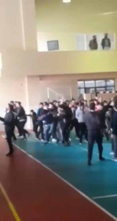 Antalya’da Liselilerin Maçında Kavga Çıktı