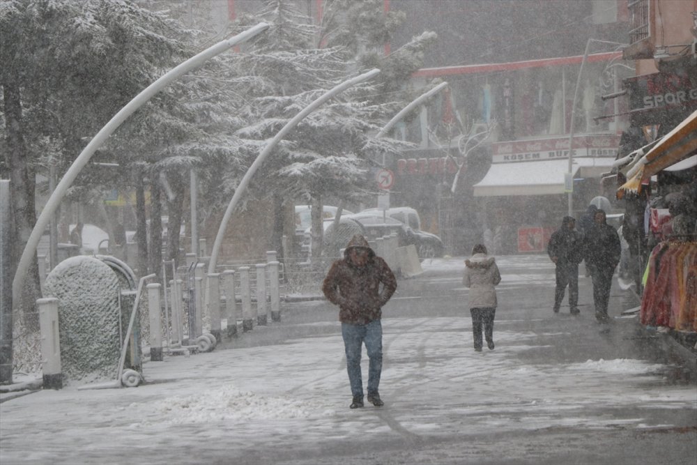 Kayseri Ve Niğde'de Kar Yağışı Sürüyor