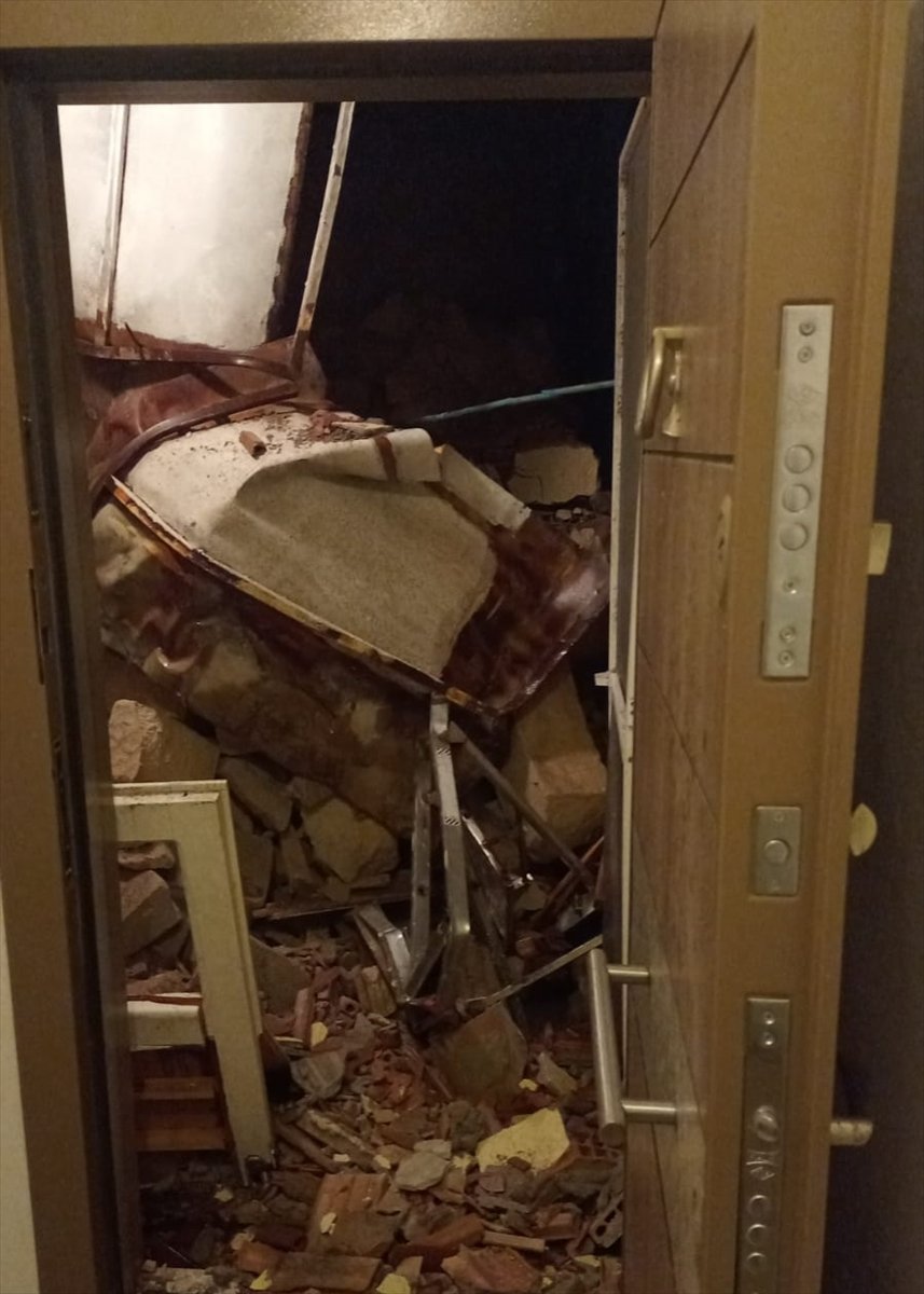 Rüzgar Antalya'yı Adeta Yıktı Geçti