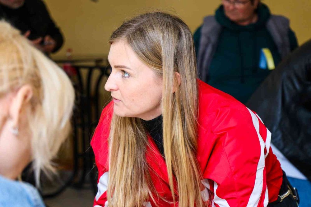 Emlak Ofisini Yardım Merkezine Çevirdi