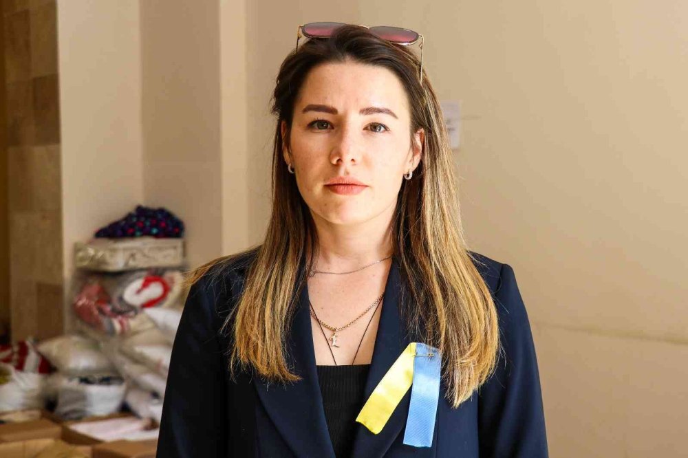 Emlak Ofisini Yardım Merkezine Çevirdi