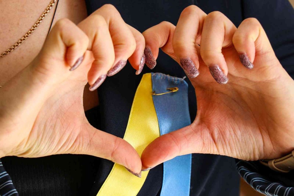 Emlak Ofisini Yardım Merkezine Çevirdi