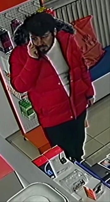 Eskişehir'de ’Kırmızı Montlu Dolandırıcı’