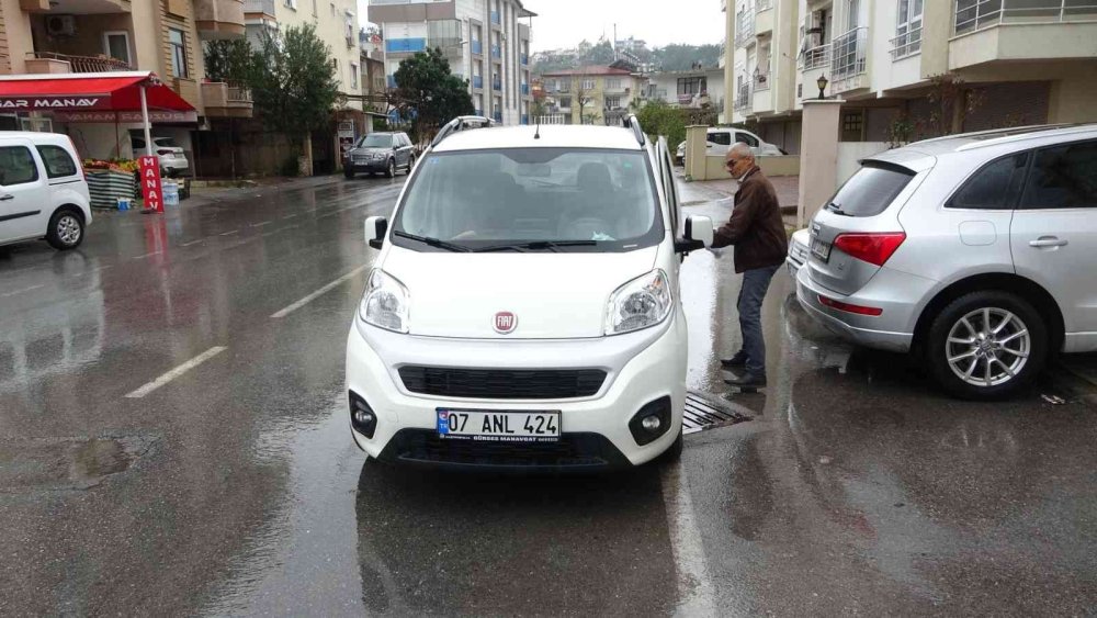 Antalya'da Bir Garip Araç Hikayesi